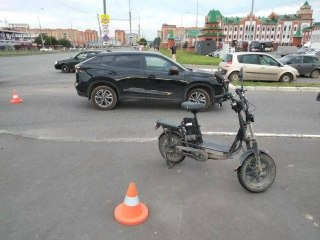 Столкновение электровелосипеда с автомобилем в Йошкар-Оле