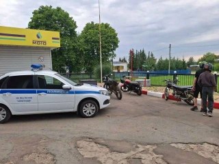 Полиция задерживает несовершеннолетних водителей на заправках